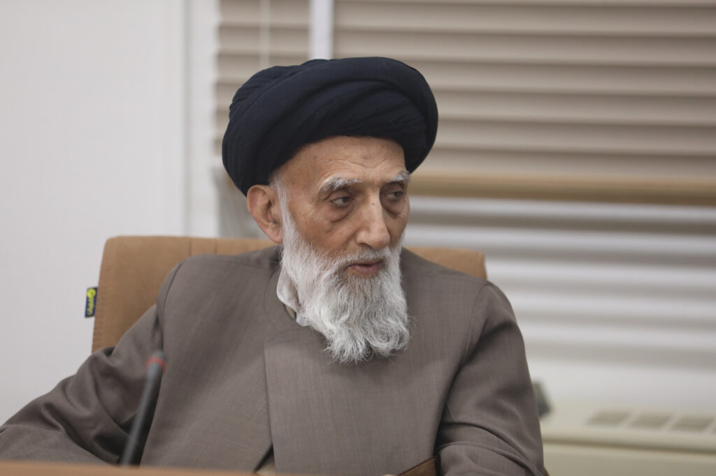 حضور رئیس صدا و سیما در جلسه جامعه مدرسین (دی ماه 1404) (16)