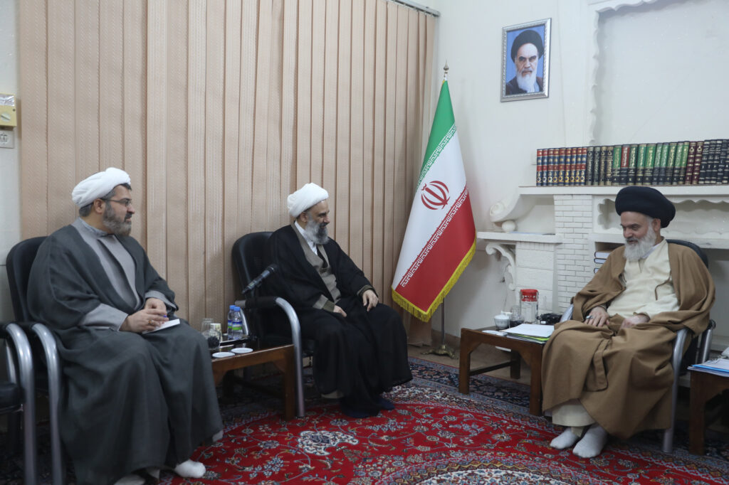 دیدار مدیر حوزه‌های علمیه خواهران با آیت الله بوشهری1