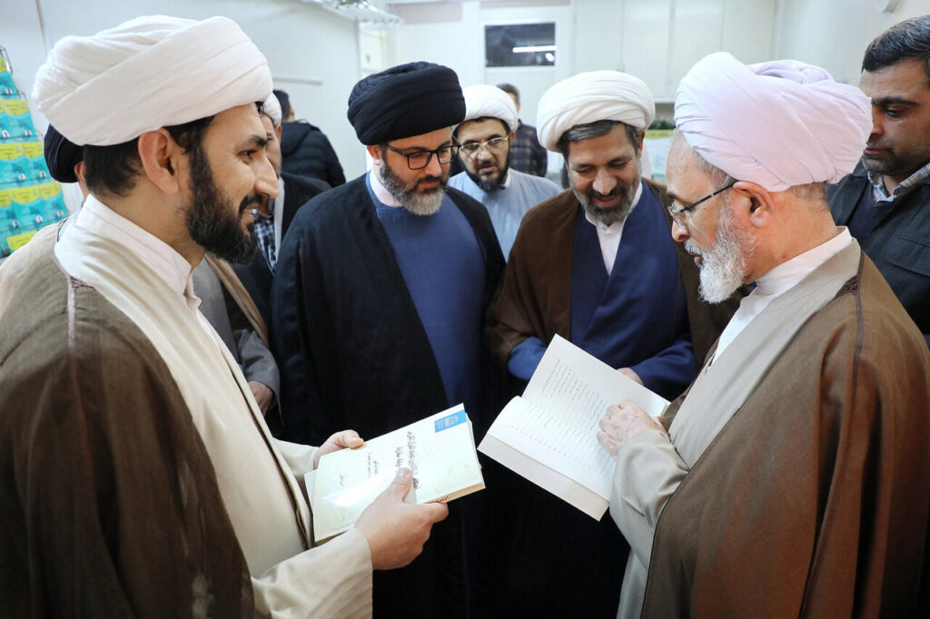 2آیت الله اعرافی دربازدید از مجتمع آموزش حوزه Copy