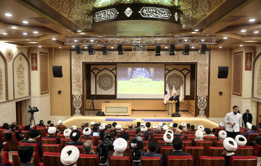 آیت الله اعرافی در آیین رونمایی از محصولات هوشمند و دانش بنیان2