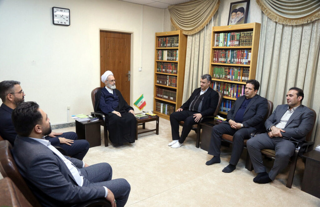 آیت الله اعرافی در دیدار با اعضای اتاق اصناف قم3