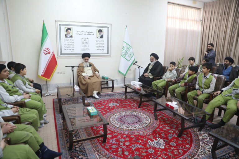 آیت الله حسینی بوشهری در دیدار با مسئولین مدرسه تربیت حسینی1