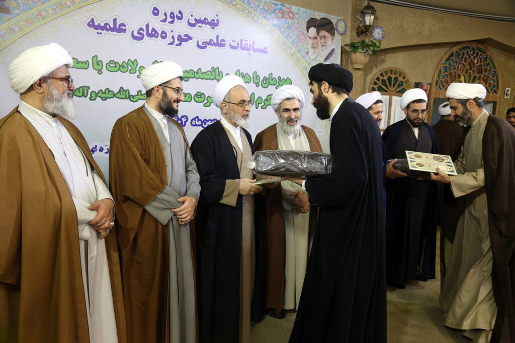 آیت الله اعرافی در اختتامیه مسابقات علمی طلاب4 Copy