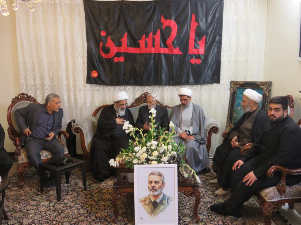 دیدار آیت الله محمد جواد فاضل لنکرانی با خانواده شهید سپهبد عبدالرحیم موسوی