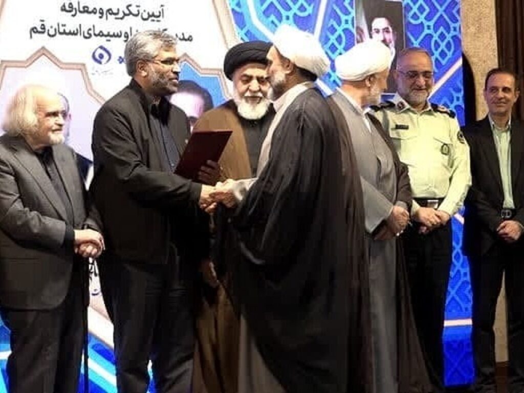 تبریک رئیس دفتر جامعه مدرسین به مدیرکل جدید صدا و سیمای قم