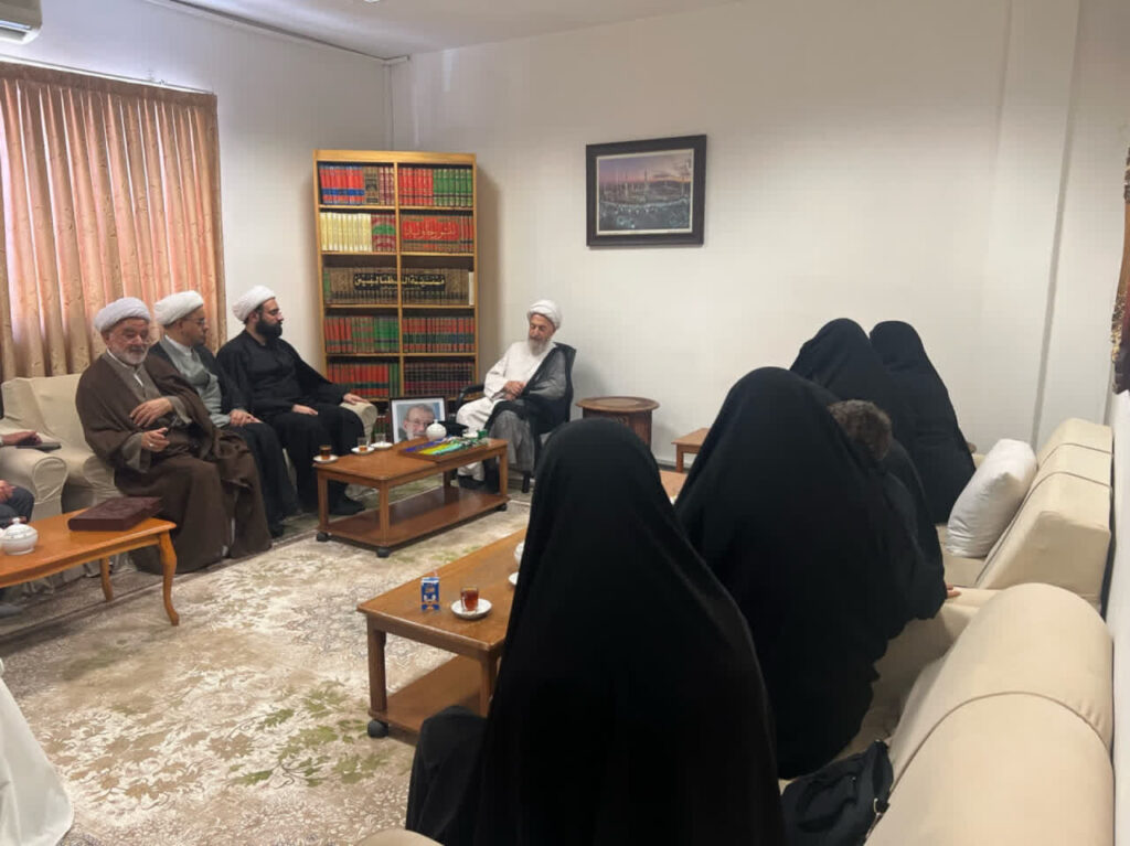آیت الله العظمی سبحانی در دیدار خانواده شهید لاریجانی