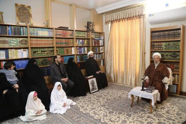 دیدار خانواده شهید لاریجانی با آیت الله العظمی مکارم شیرازی