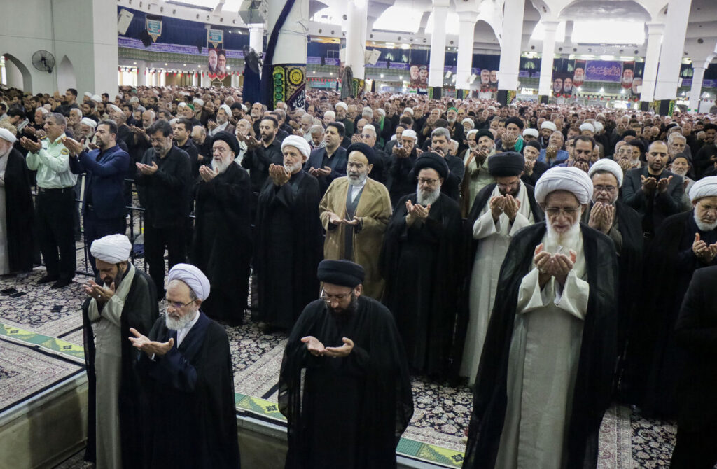 آیت الله اعرافی در نماز جمعه قم.j