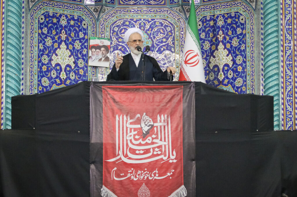 آیت الله اعرافی در نماز جمعه قم.