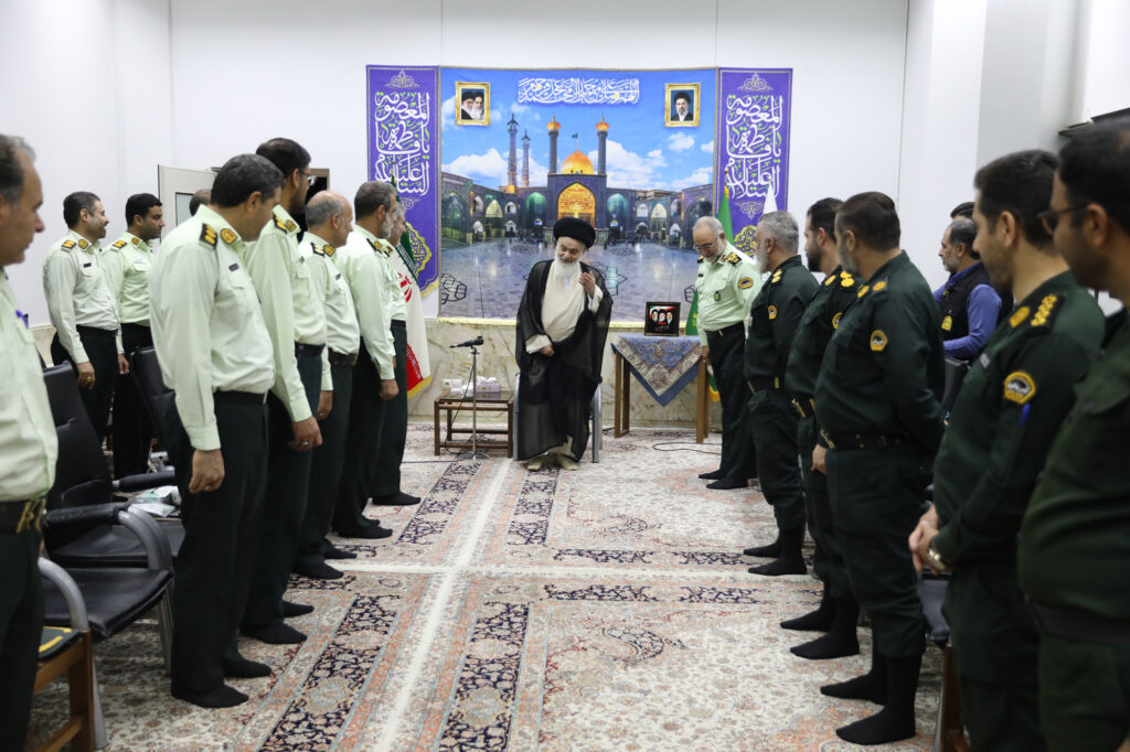 دیدار فرماندهان انتظامی استان قم با آیت الله حسینی بوشهری - 4 مهر 1405