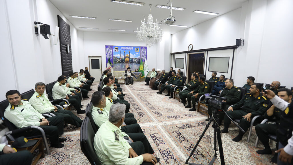 دیدار فرماندهان انتظامی استان قم با آیت الله حسینی بوشهری 4 مهر 1405 (10)