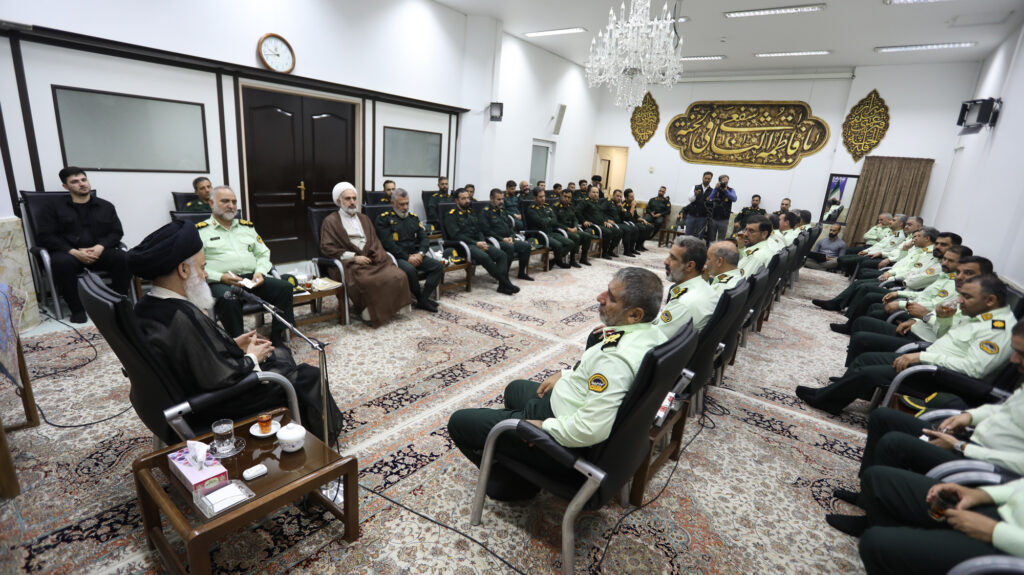 دیدار فرماندهان انتظامی استان قم با آیت الله حسینی بوشهری 4 مهر 1405 (11)