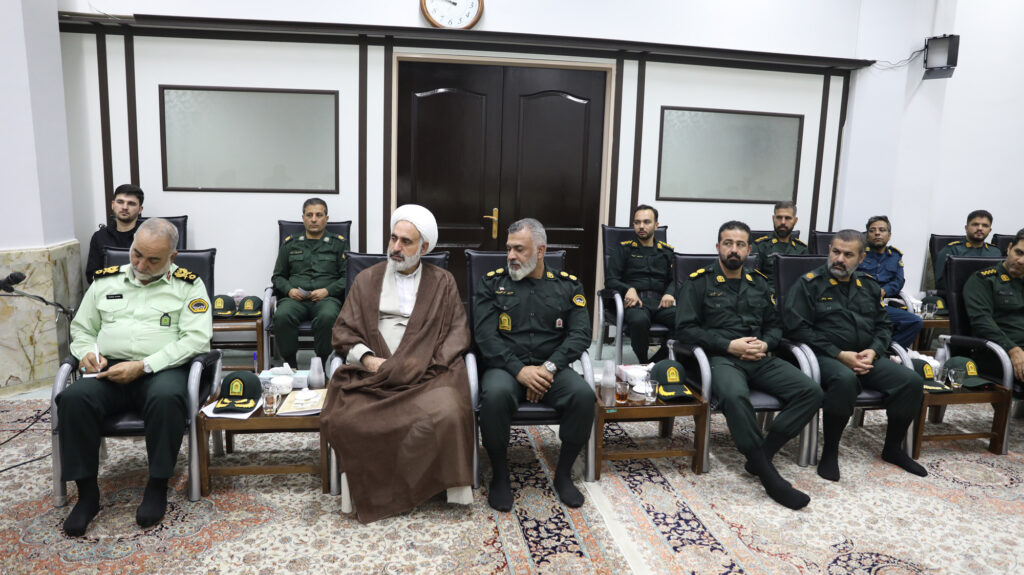 دیدار فرماندهان انتظامی استان قم با آیت الله حسینی بوشهری 4 مهر 1405 (15)