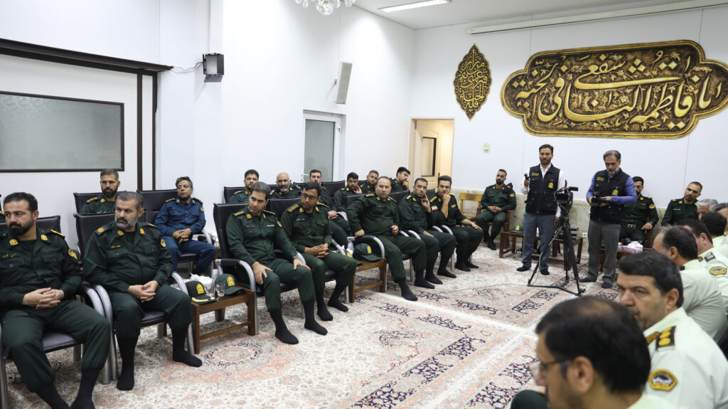 دیدار فرماندهان انتظامی استان قم با آیت الله حسینی بوشهری 4 مهر 1405 (16)