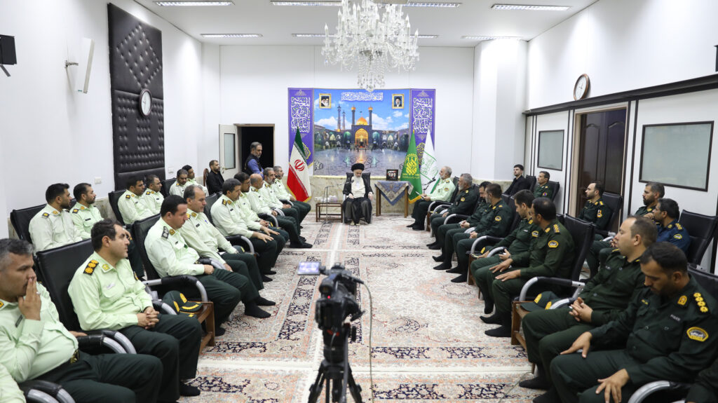 دیدار فرماندهان انتظامی استان قم با آیت الله حسینی بوشهری 4 مهر 1405 (6)