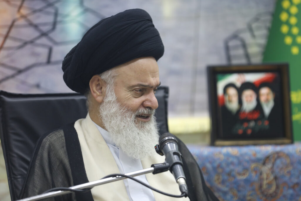دیدار فرماندهان انتظامی استان قم با آیت الله حسینی بوشهری 4 مهر 1405 (9)