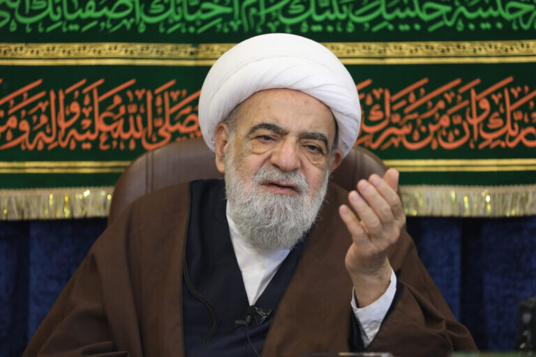 آیت الله طبسی در جمع طلاب و اساتید مدرسه علوی قم