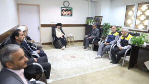 آیت الله حسینی بوشهری در دیدار مدیرکل پست استان قم: تحقق «ایران قوی» در گرو نوآوری مستمر دستگاههاست