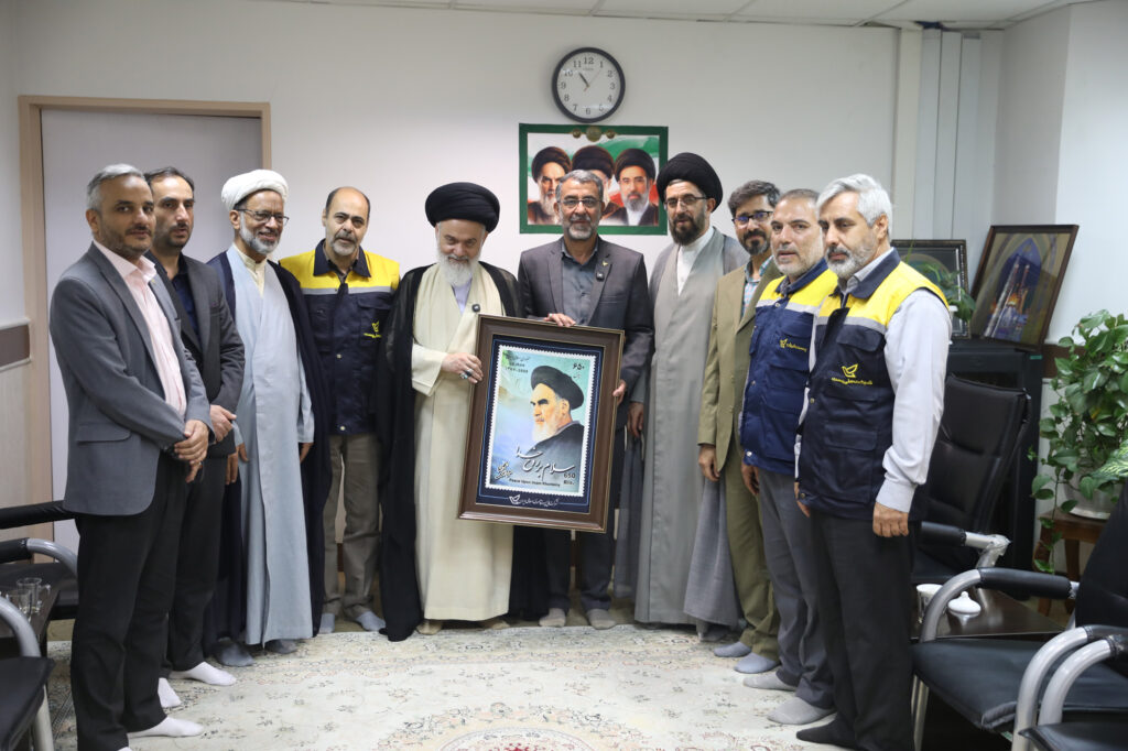 دیدار ابوالفضل باقری‌منش مدیرکل پست استان قم با آیت الله حسینی بوشهری - 21 مهر 1405